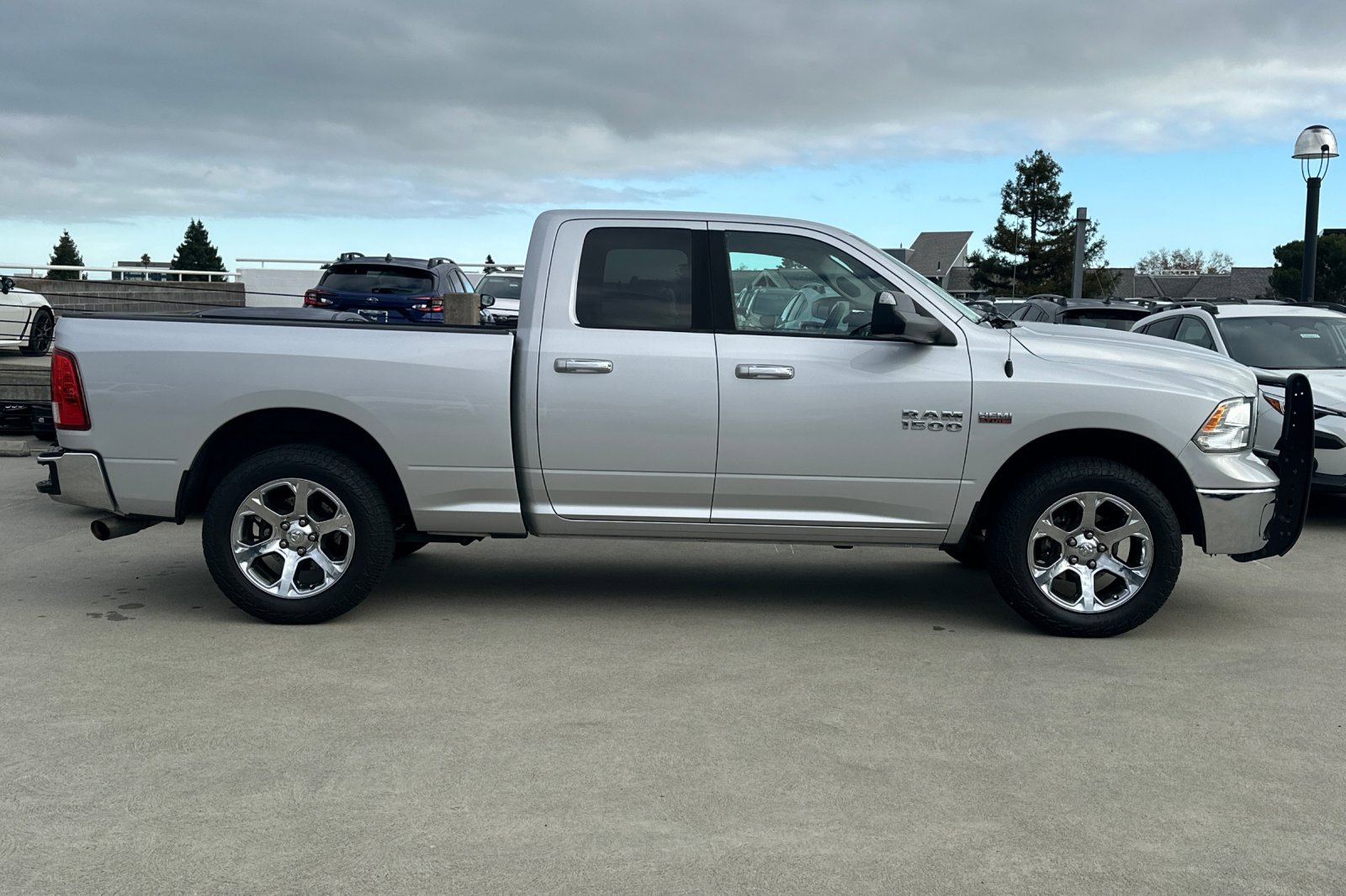 2016 Ram 1500 SLT photo 2