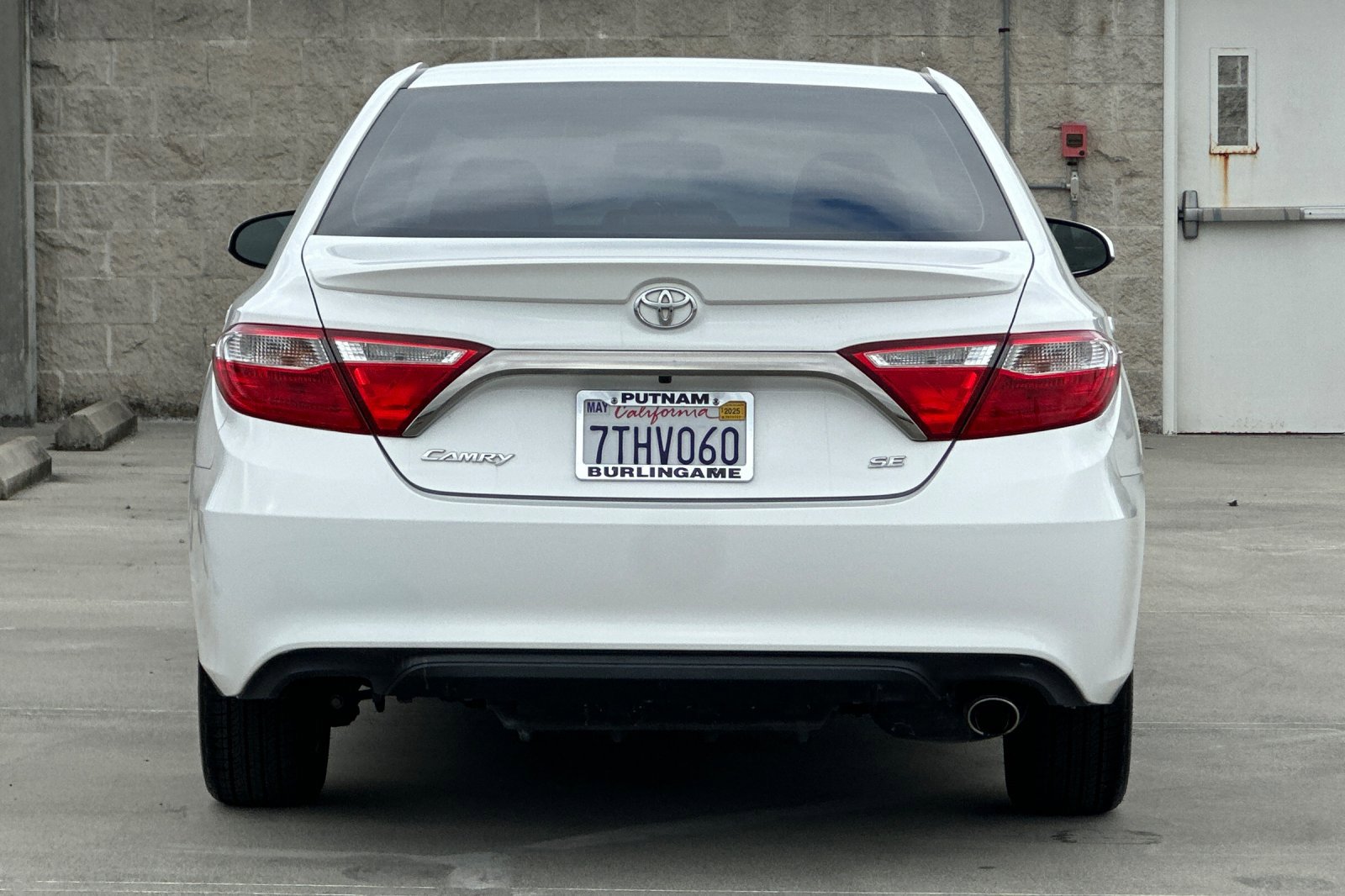 2016 Toyota Camry SE photo 4
