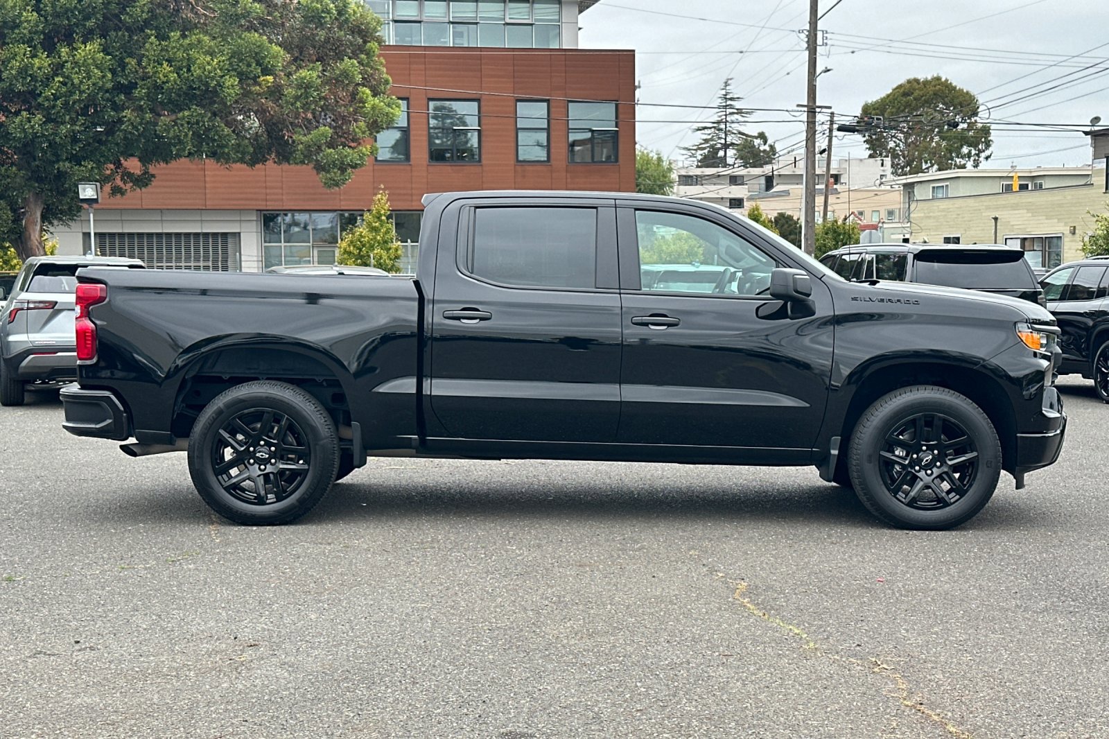 2023 Chevrolet Silverado 1500 Custom photo 2