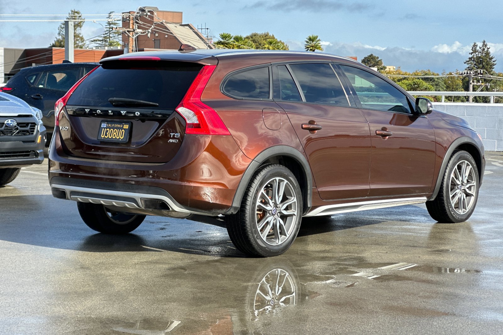 2017 Volvo V60 Cross Country T5 AWD Platinum photo 3