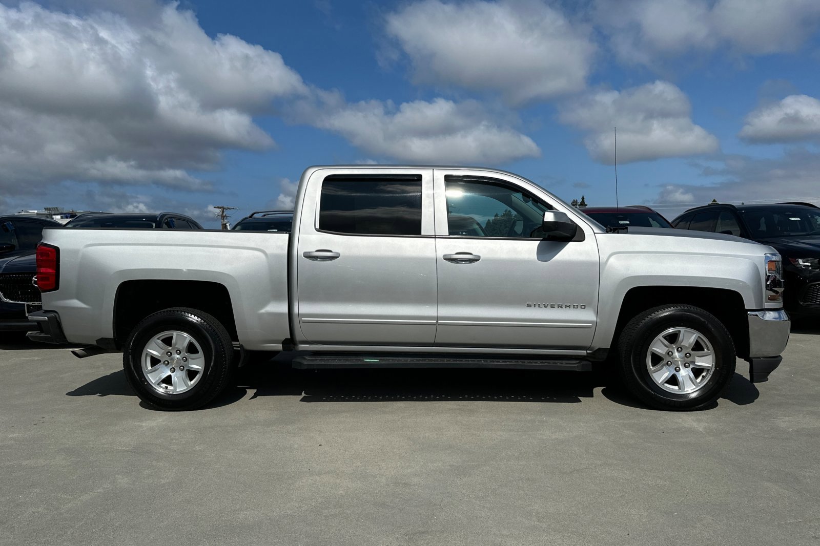 Used 2017 Chevrolet Silverado 1500 LT with VIN 3GCUCRER9HG403115 for sale in San Mateo, CA