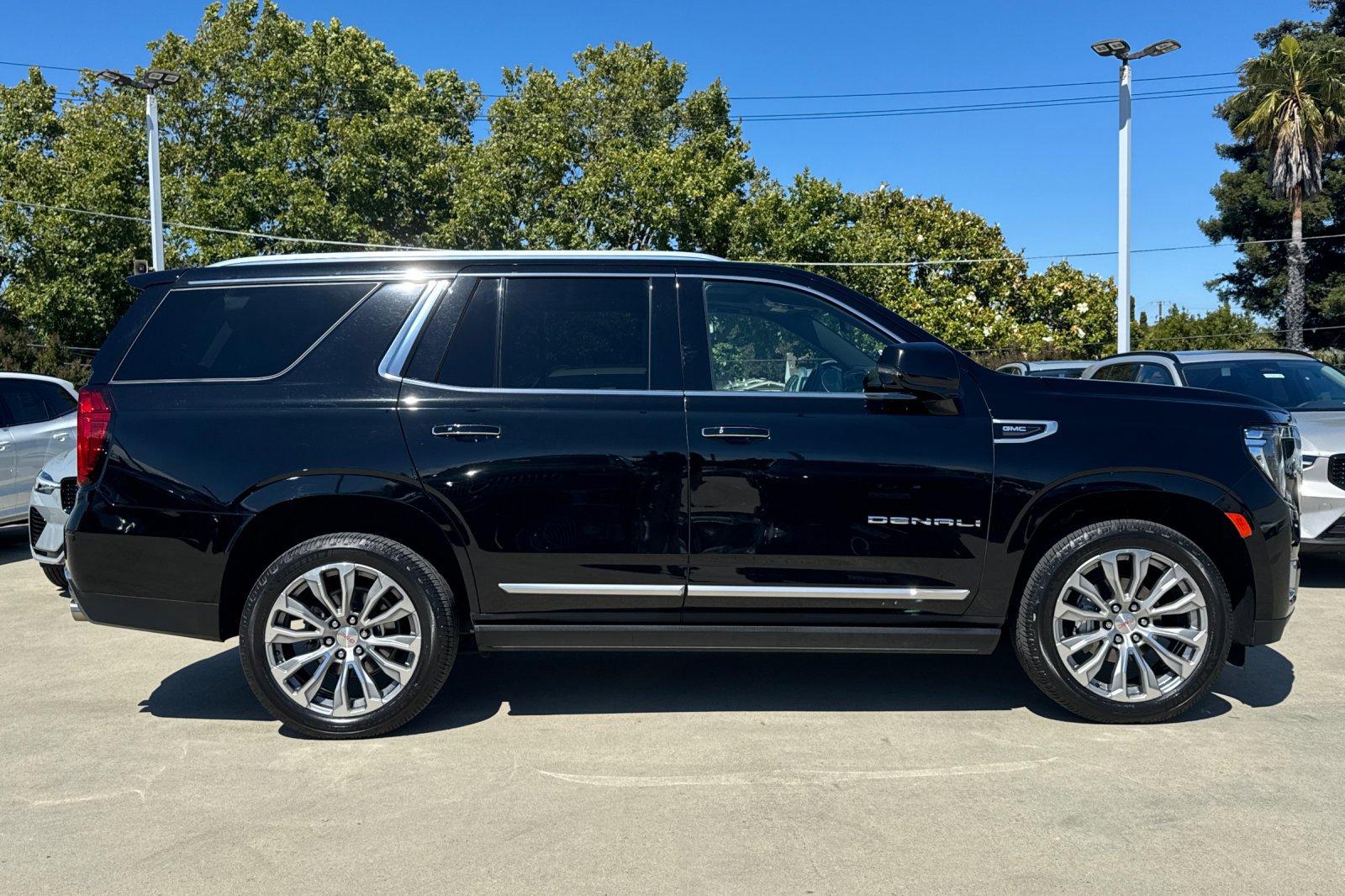 2021 Gmc Yukon Denali photo 2
