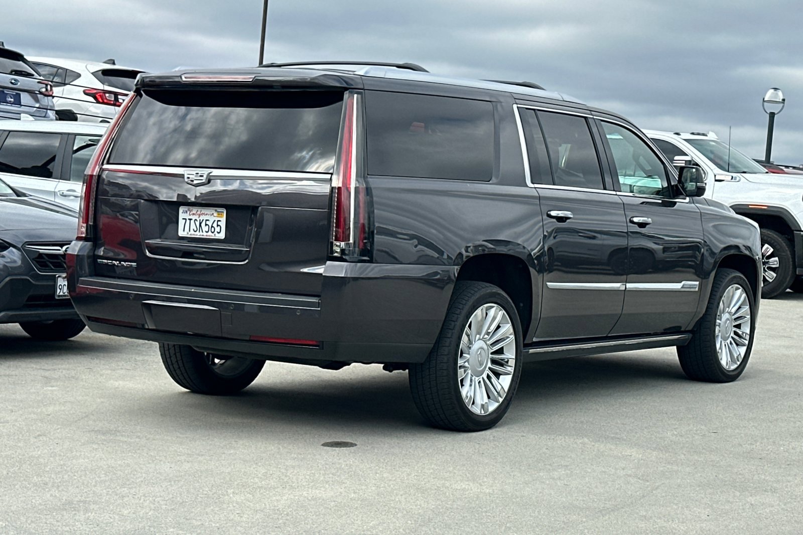 2016 Cadillac Escalade ESV Platinum photo 3