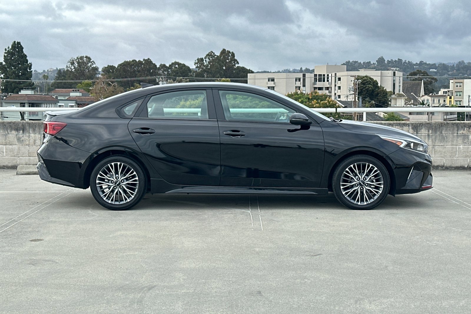 2022 Kia Forte GT-Line photo 2