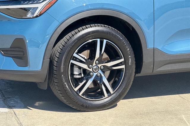 2025 Volvo XC40 Core - Photo 30