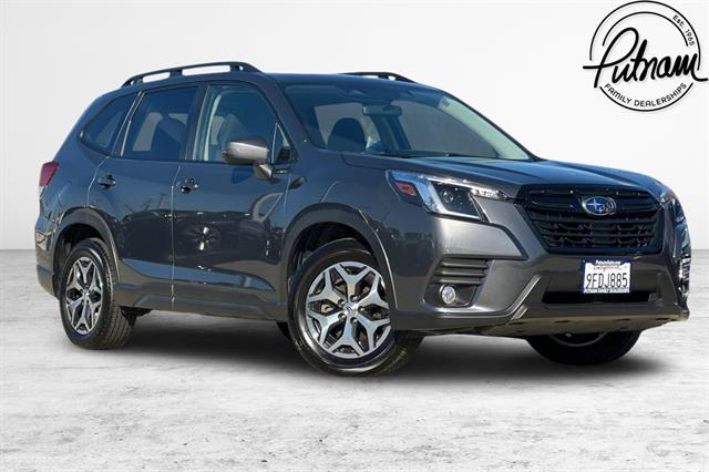 2023 Subaru Forester Premium's photo