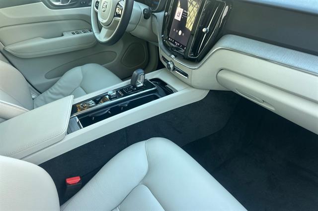 2023 Volvo XC60 Plus - Photo 16