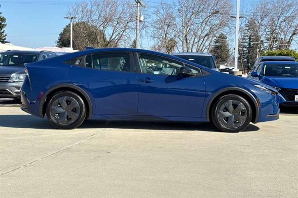 Used 2023 Toyota Prius LE