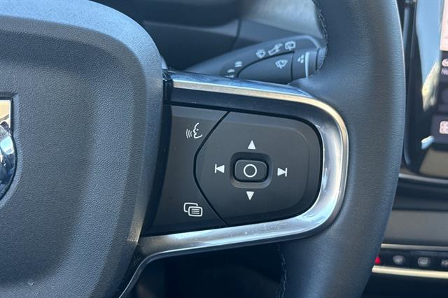 2025 Volvo XC40 Core - Photo 28
