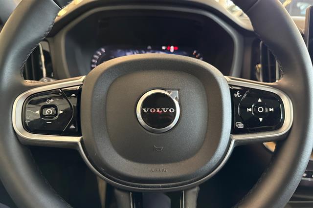 2026 Volvo XC60 Plus - Photo 25