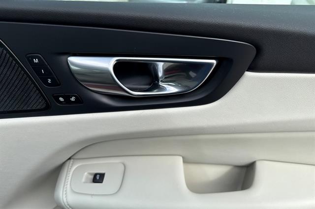 2023 Volvo XC60 Ultimate - Photo 18