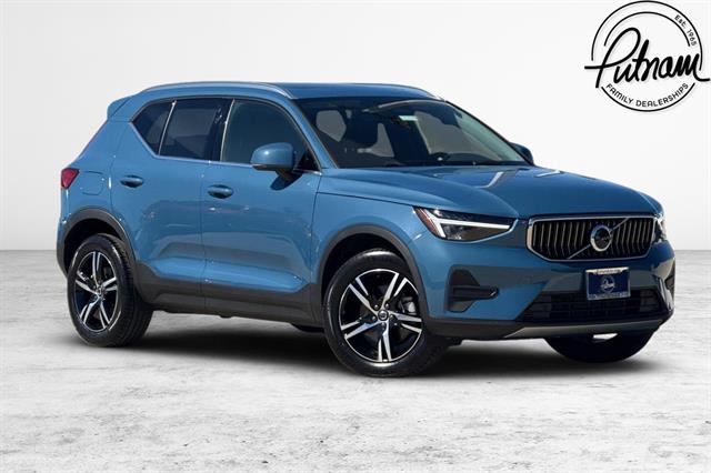 2025 Volvo XC40 B5 Core Bright AWD's photo