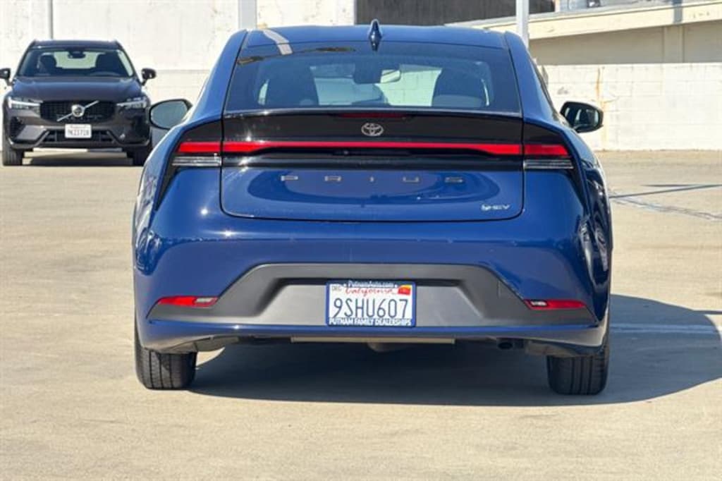 Used 2023 Toyota Prius LE