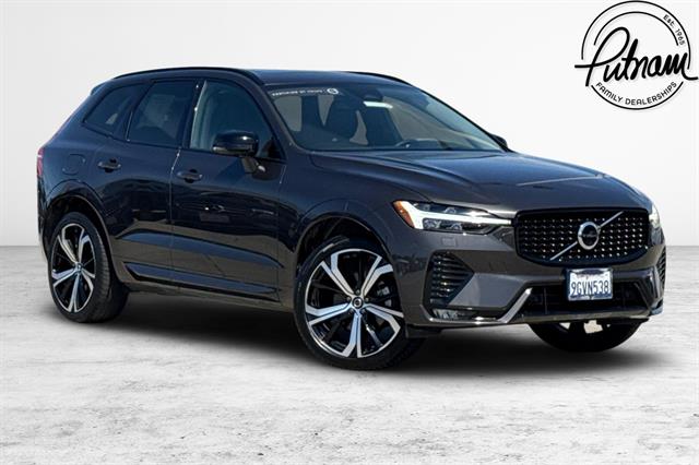 2023 Volvo XC60 B5 Ultimate Dark Theme AWD's photo