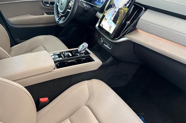 2026 Volvo XC90 Plus - Photo 17