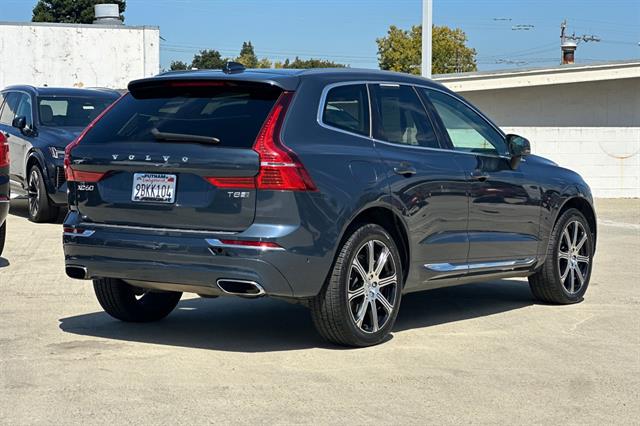 2019 Volvo XC60 T8 eAWD Inscription photo 2