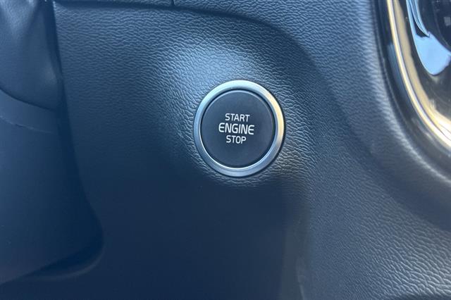 2025 Volvo XC40 Core - Photo 25