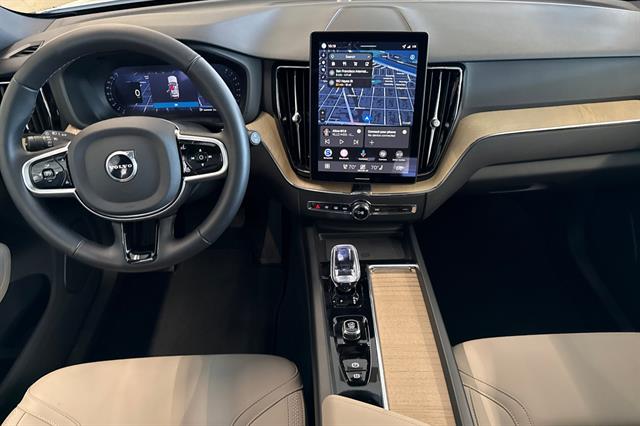 2026 Volvo XC60 Plus - Photo 13