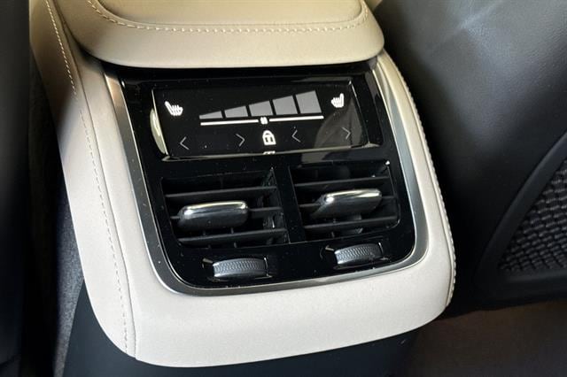 2026 Volvo XC90 Plus - Photo 13