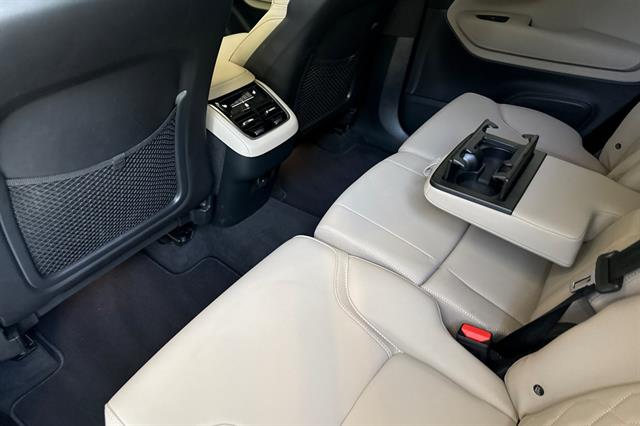 2026 Volvo XC90 Plus - Photo 12