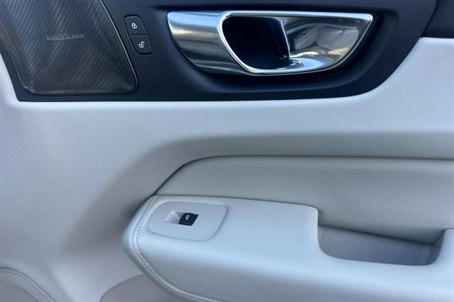 2023 Volvo XC60 Plus - Photo 18