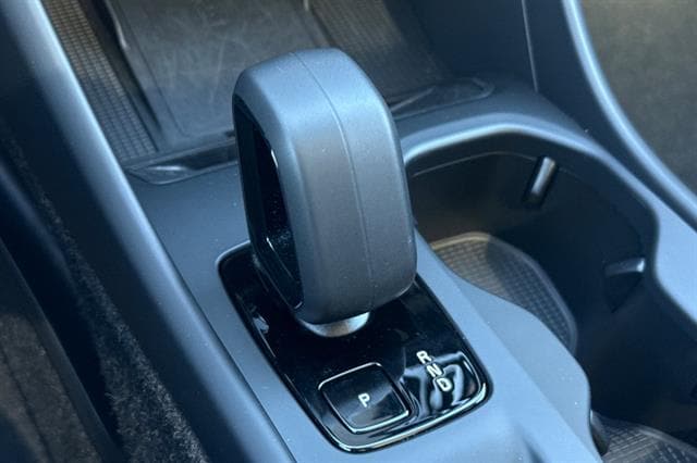 2025 Volvo XC40 Core - Photo 24