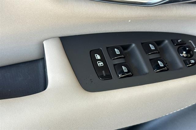 2026 Volvo XC90 Plus - Photo 11