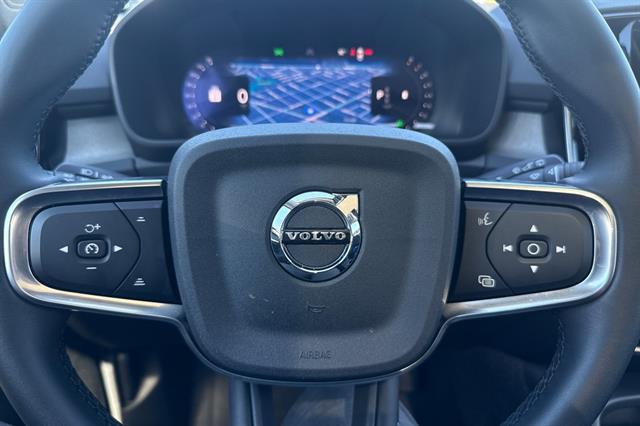 2025 Volvo XC40 Core - Photo 26