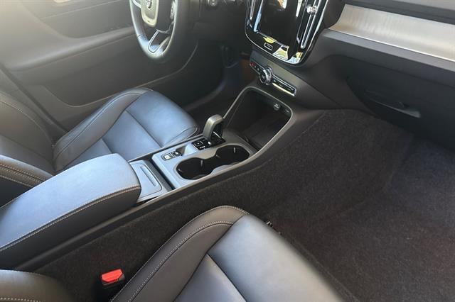 2025 Volvo XC40 Core - Photo 17