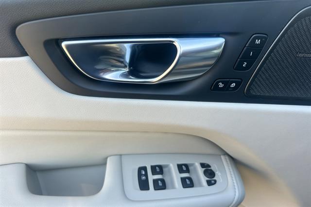 2023 Volvo XC60 Plus - Photo 10