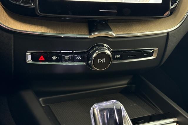 2026 Volvo XC60 Plus - Photo 22