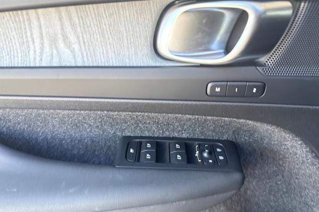 2025 Volvo XC40 Core - Photo 10