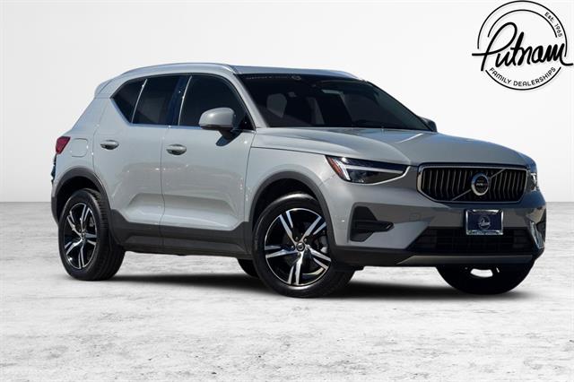2025 Volvo XC40 Core