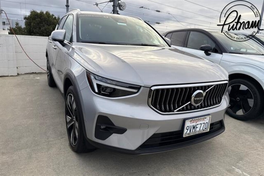 Certified 2025 Volvo XC40 B5 Ultra Bright Theme