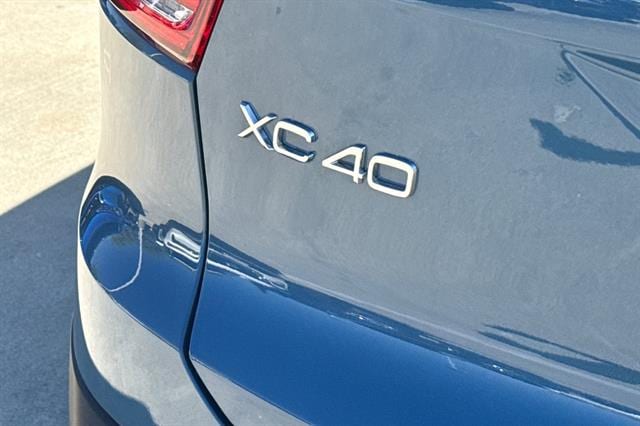 2025 Volvo XC40 Core - Photo 31