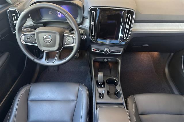 2025 Volvo XC40 Core - Photo 14