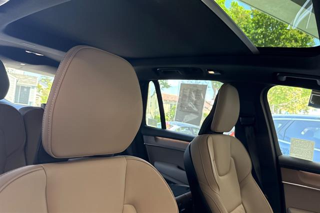 2026 Volvo XC90 Plus - Photo 18