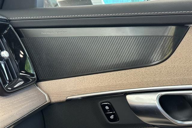 2026 Volvo XC90 Plus - Photo 20
