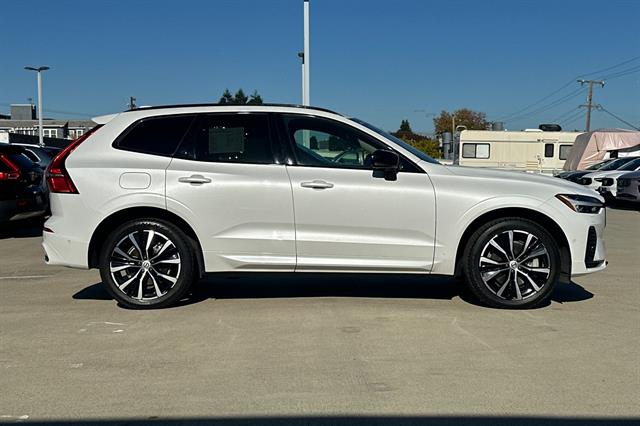 2023 Volvo XC60 Hybrid Recharge Plus photo 2