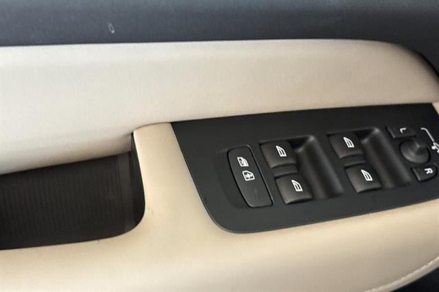 2026 Volvo XC60 Plus - Photo 11