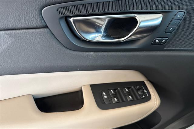 2026 Volvo XC60 Plus - Photo 10