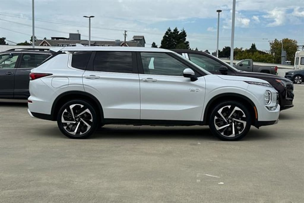 Used 2023 Mitsubishi Outlander Phev SE