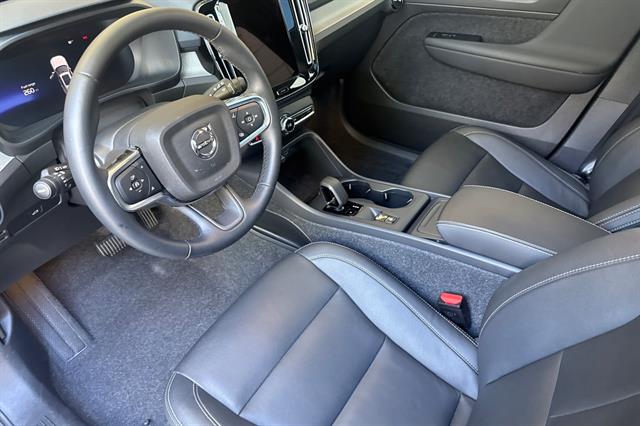 2025 Volvo XC40 Core - Photo 9