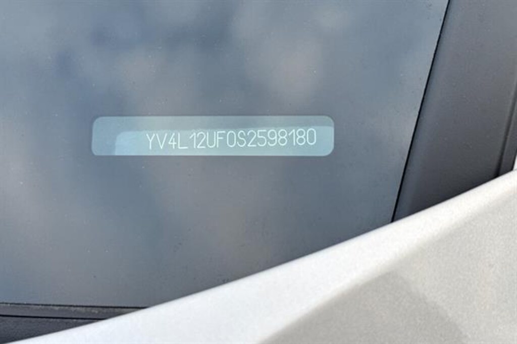 Certified 2025 Volvo XC40 B5 Ultra Bright Theme