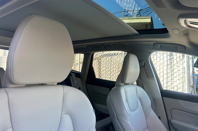 2023 Volvo XC60 Plus - Photo 17