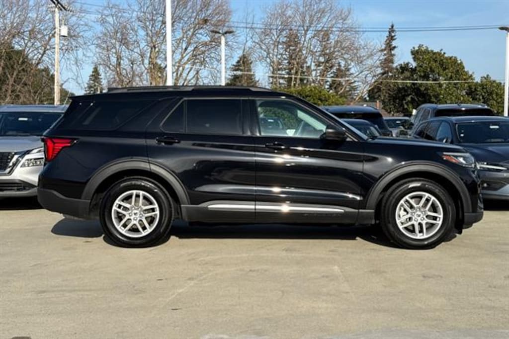 Used 2025 Ford Explorer Active