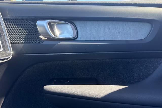 2025 Volvo XC40 Core - Photo 19