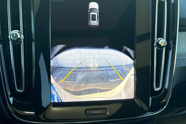 2025 Volvo XC40 Core - Photo 22