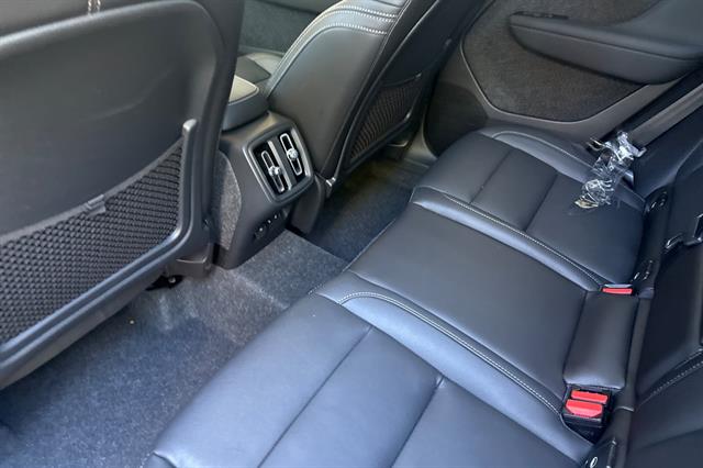 2025 Volvo XC40 Core - Photo 12