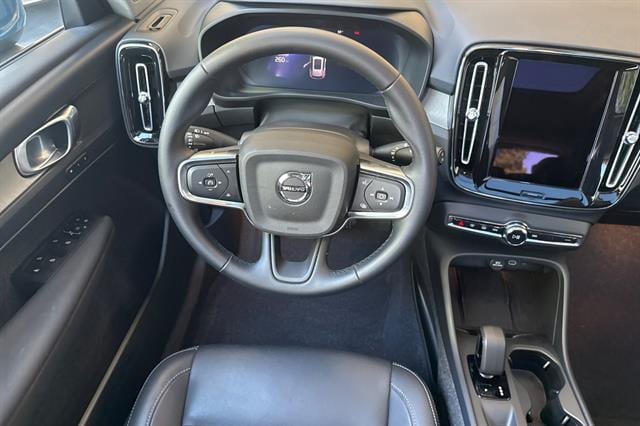 2025 Volvo XC40 Core - Photo 15